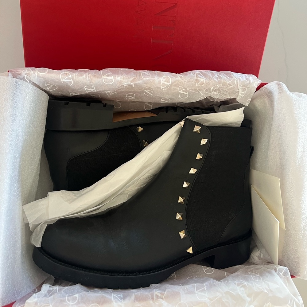 Valentino Garavani Rockstud Leather Chelsea Boots Black Sz 39 / 8.5 - Picture 2 of 14